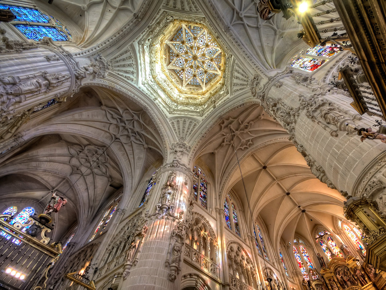 Les temps cathedrale. Кафедральный собор Бургоса Испания. Бургосский собор в Испании архитектура. Кафедральный Бургосский собор. Бургос, Испания. Готика Испании собор в Бургосе.